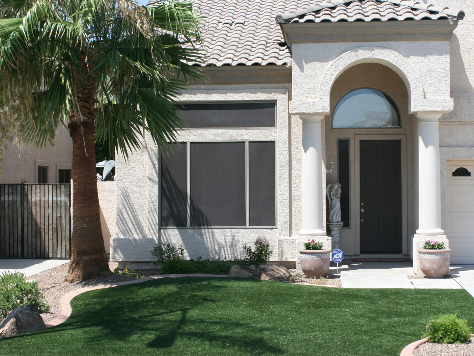 synthetic grass front lawn